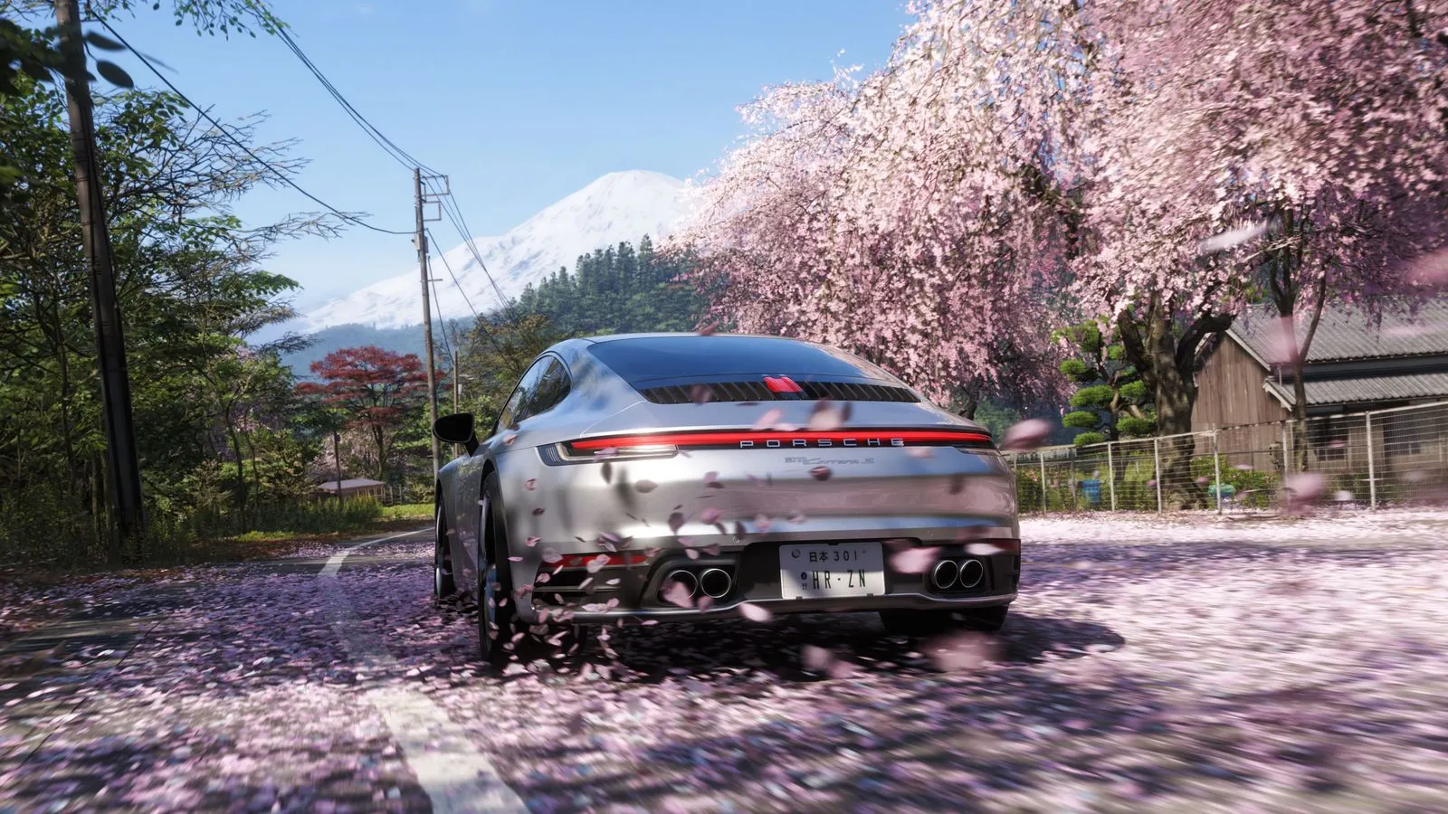 Carro entre cerejeiras no Japão